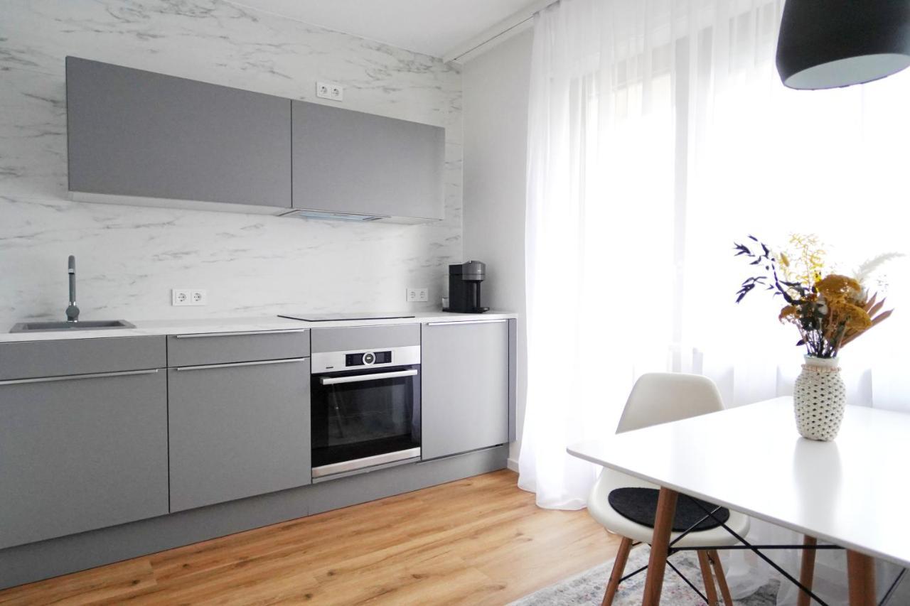 Apartment Mit Balkon Und Privatparkplatz Augsburg Exteriör bild