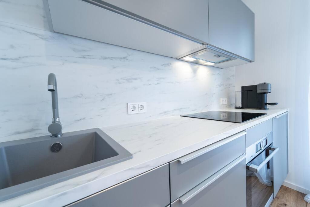 Apartment Mit Balkon Und Privatparkplatz Augsburg Exteriör bild