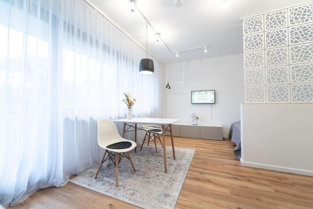 Apartment Mit Balkon Und Privatparkplatz Augsburg Exteriör bild